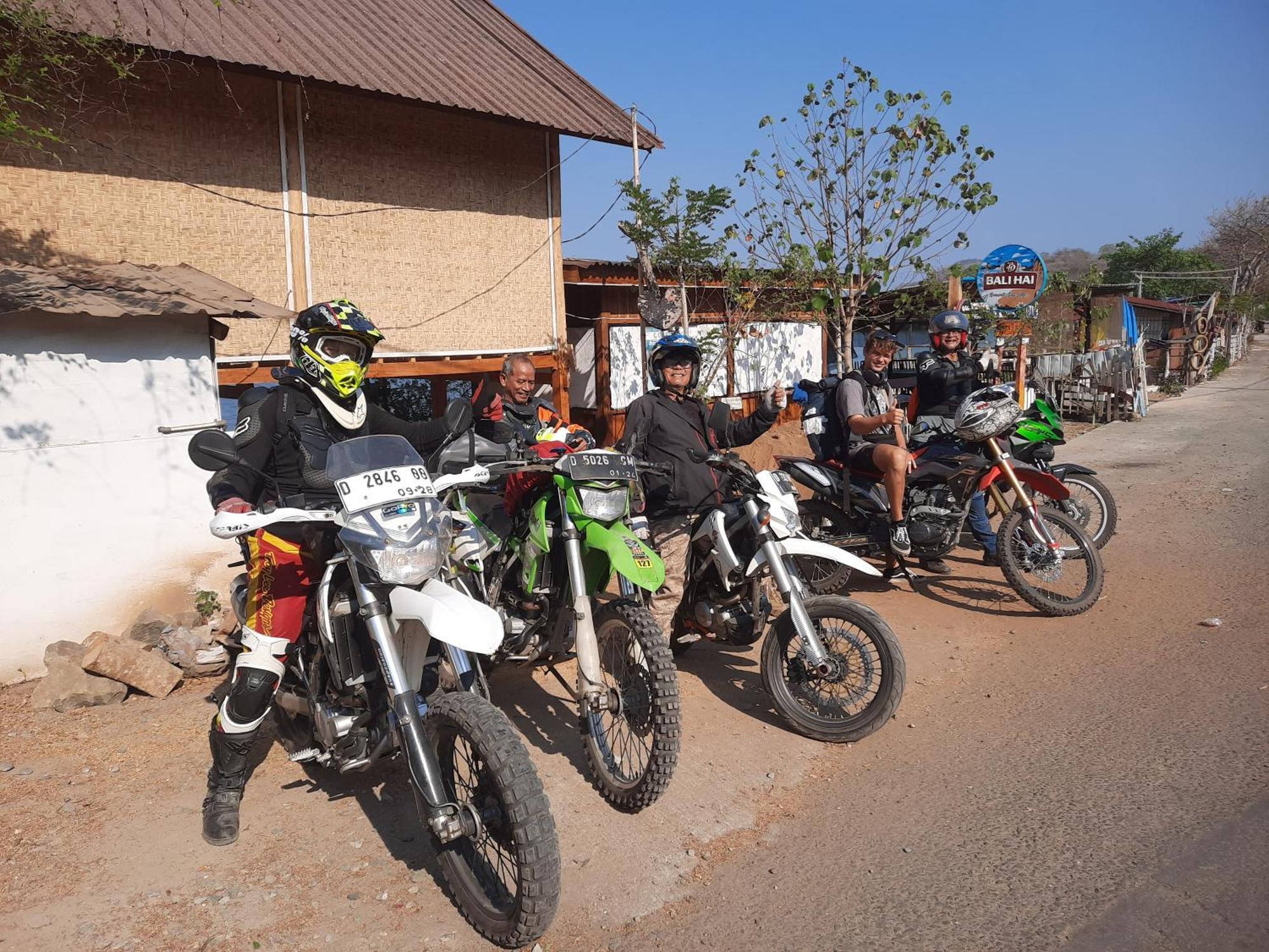 Boneputeh Homestay Taliwang Esterno foto