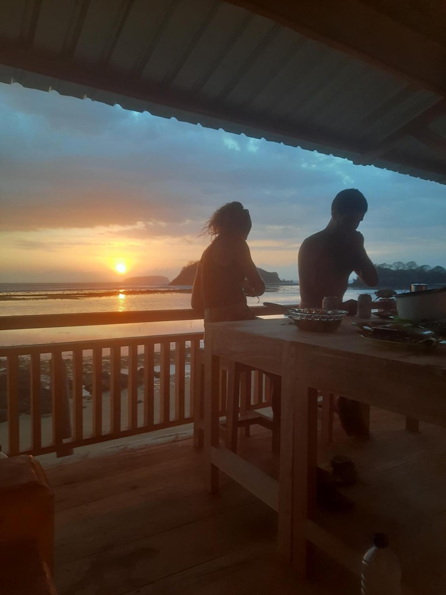 Boneputeh Homestay Taliwang Esterno foto